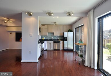 132 Roberts Ln unit 101, Alexandria, VA 22314 - photo 6