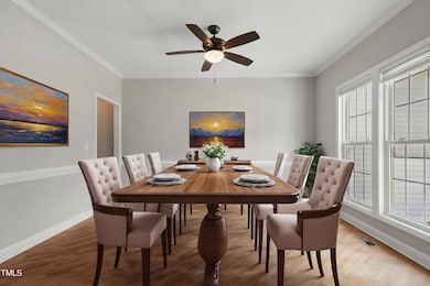 6_photo_002 - Dining Room - Standard - 3
