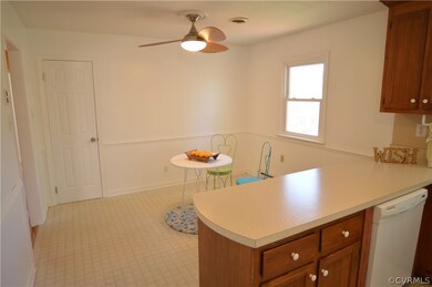 CHAIR RAIL IN DINING AREA AND LOOK HOW LIGHT AND B