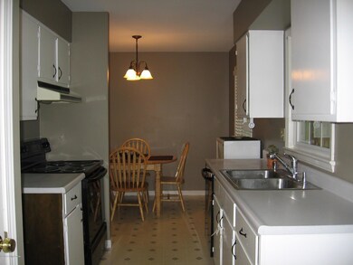 9106 Danby Ct, Louisville, KY 40291 - photo 6