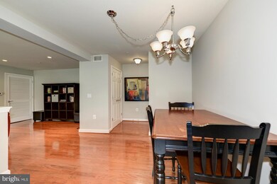 4081 S Four Mile Run Dr unit 303, Arlington, VA 22204 - photo 6