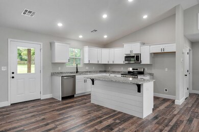 401 E Crescent St-5