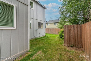 Side community yard and shared fence