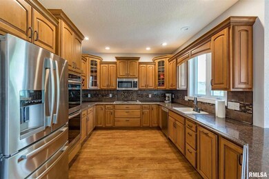 1904 E 58th St, Davenport, IA 52807 - photo 7