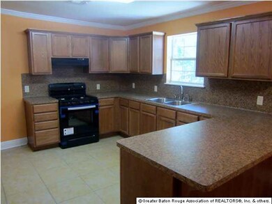GORGEOUS KITCHEN WITH PLENTY OF ROOM. NEW CABINETS