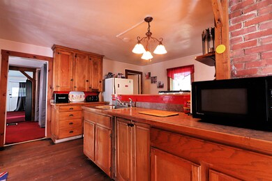 1488 Memorial Dr, Saint Johnsbury, VT 05819 - photo 5