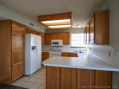19507 E 37th St S, Broken Arrow, OK 74014 - photo 7