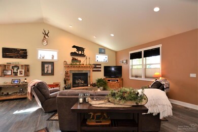 1635 NW Ivy Ave, Redmond, OR 97756 - photo 5