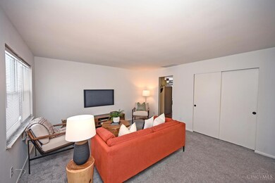 11995 Wincanton Dr, Cincinnati, OH 45231 - photo 4