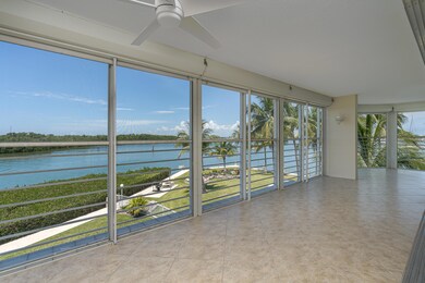 Approx. 800 sq. ft. Screened Lanai