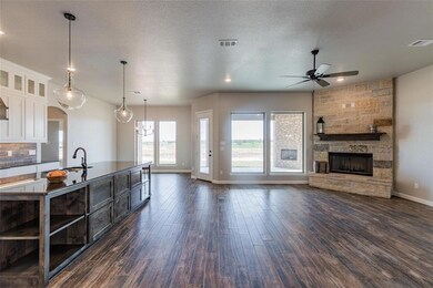 606 Mill Rd, Springtown, TX 76082 - photo 4