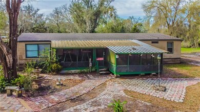 Large screened front porch to enjoy Florida weather (& not bugs)