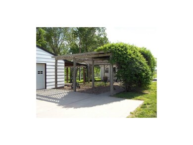 Arbor between house and garage