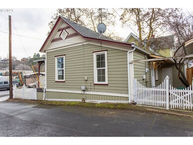 409 Laughlin St, the Dalles, OR 97058 - photo 5