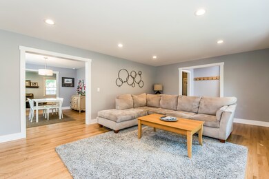 007-Living_Room-4270874-large