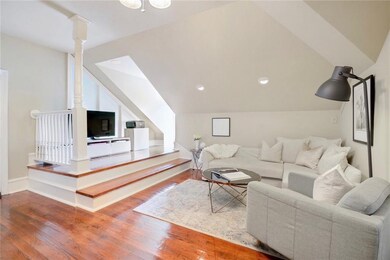 Unbeatable charm on the Avenue!