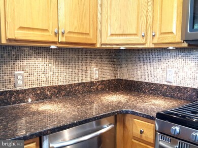 1802 Cedar Cove Way unit 101, Woodbridge, VA 22191 - photo 4