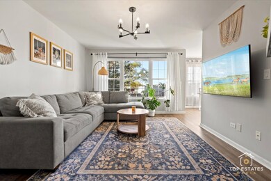 310 Buckingham Cir unit B, Elgin, IL 60120 - photo 5