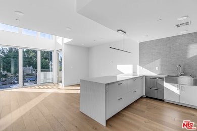 2000 N Beachwood Dr unit 1, Los Angeles, CA 90068 - photo 4