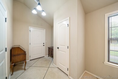 302 E 1st St, Claremore, OK 74017 - photo 5