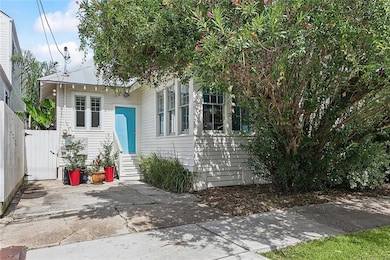 DRIVEWAY FOR 1 CAR. REAR ENTRANCE INTO THE MUDROOM
