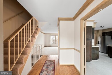 9518 Hunt Square Ct, Springfield, VA 22153 - photo 5