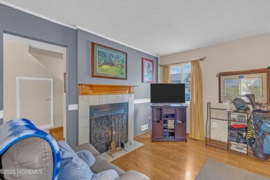 39 Hampshire Dr, Plainsboro, NJ 08536 - photo 3