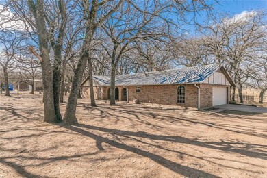 401 Trussell Dr, Springtown, TX 76082 - photo 4