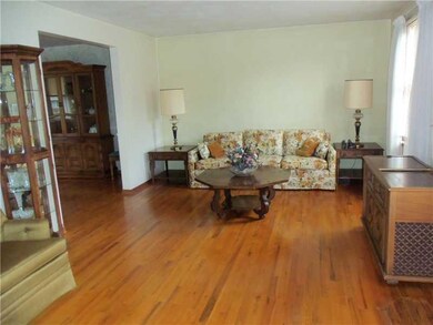 Living Room. LARGE LIVING ROOM WITH HARDWOOD FLOOR