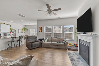 573 Cliff St, Morristown, TN 37814 - photo 6