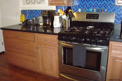 110 Edgecomb St, Albany, NY 12209 - photo 3