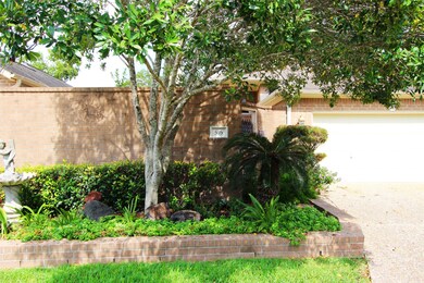 516 Towne Ct, Alvin, TX 77511 - photo 2