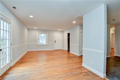 647 Daniel Dr, Newport News, VA 23601 - photo 7