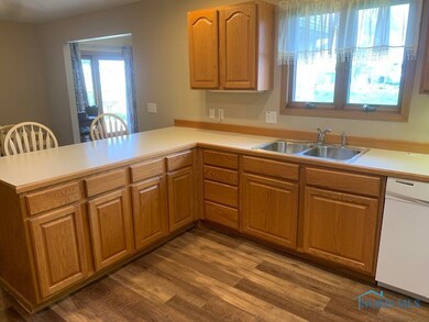 514 Woodpointe Dr, Woodville, OH 43469 - photo 7