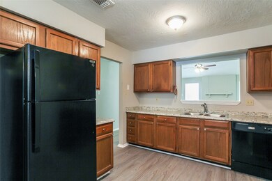 7647 Western Oak Ln, Houston, TX 77040 - photo 6