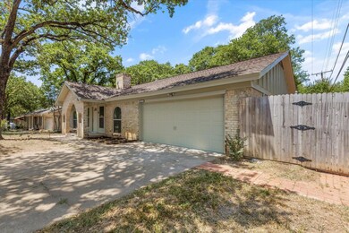 421 Twin Creek Dr, Hurst, TX 76053 - photo 3