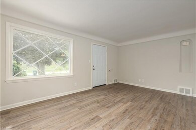 5199 Henry St, Maple Heights, OH 44137 - photo 6