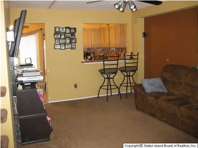 35 Croft Ct, Staten Island, NY 10306 - photo 2