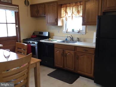 5549 Oakland Rd, Halethorpe, MD 21227 - photo 6