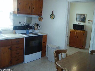 Kitchen - Eat in Kitchen off Dining Room