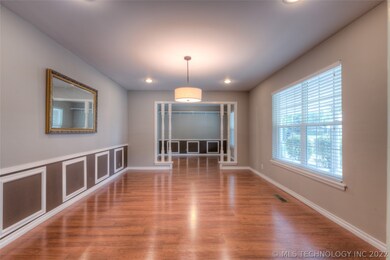 2 large flex rooms C/B extra living, dining, offic