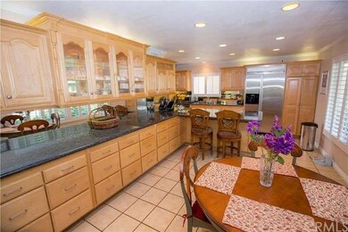 Grand gourmet kitchen