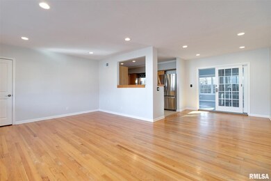 2207 Salem Ct, Bettendorf, IA 52722 - photo 2