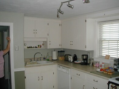 Eat-in-Kitchen