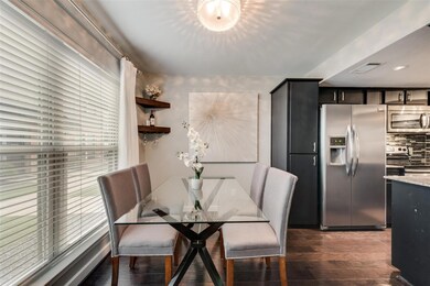 Cozy breakfast nook/dining area.