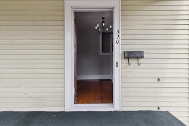 05-320-W-Genesee-St-Lansing-MI-48933-Win