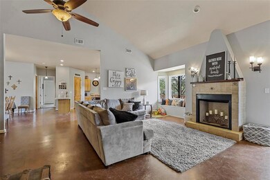 363 Saddle Ridge Ct, Springtown, TX 76082 - photo 3