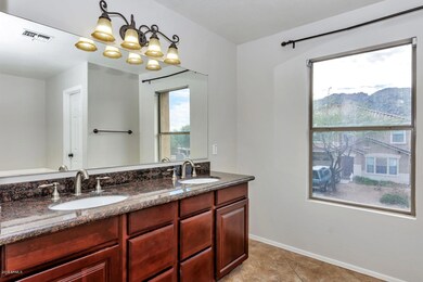 1310 E Milada Dr-large-015-024-Master Be