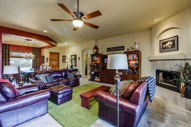Family Room (8)