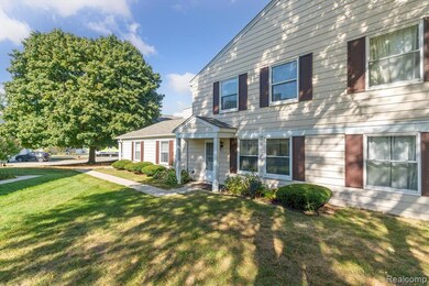 3085 Oakridge Ct, Lake Orion, MI 48360 - photo 4